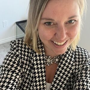 Meet your Posher, Laura